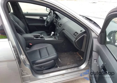 2008 Mercedes-Benz C 300 Luxury 4Matic/Sport 4Matic z USA, uszkodzony, nr VIN WDDGF81X98F087659